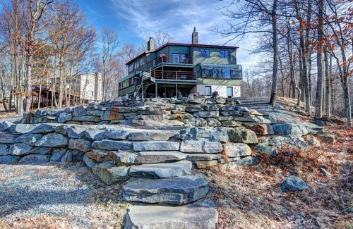 Rowland House | Water front boating, fishing, swimming, ski, golf, horseride, hike & more!