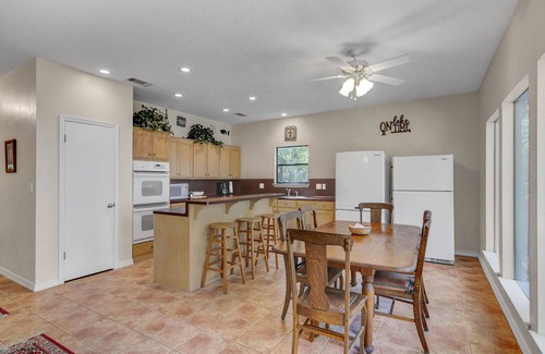 Brookeland House | Water front Cabin on Lake Sam Rayburn with water access/views