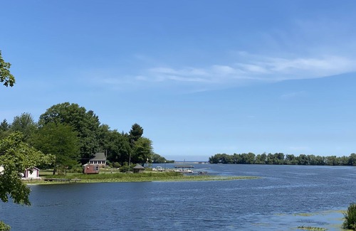 Wolcott Cottage | Water front cottage