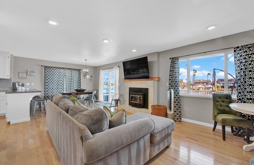 Discovery Bay House | Water front home minutes to fast water