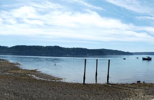 Hoodsport House | Water front, private beach, steps from down town Hoodsport with lots of parking.