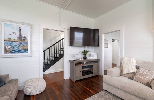 Galveston House | Water & Intercoastal Views|Volleyball Net|Fire Pit Grill|WiFi|Near Bolivar Lighthouse|Lots of Room!