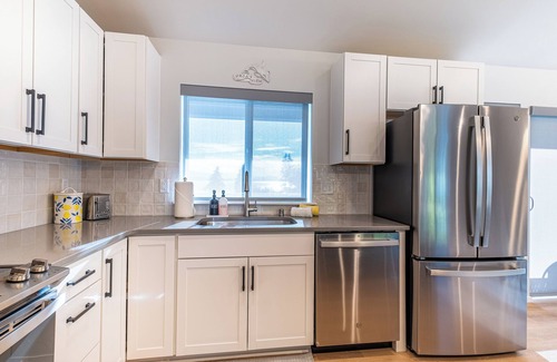 Freeland House | Water & Mountain Views: Escape to Whidbey Island!