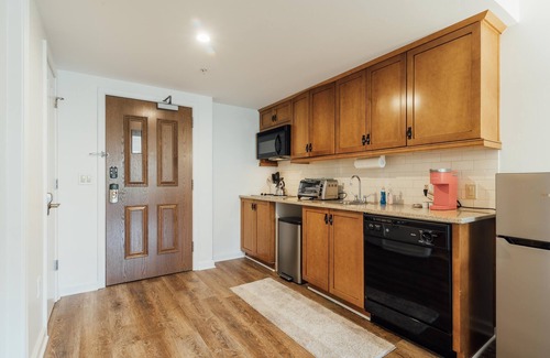 Vernon Condo | Water Park (Next Door) Pool Hot Tubs Sauna Gym Deck Stunning Mountain Views #240