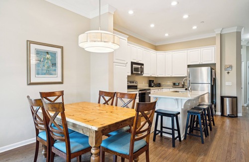 Waters Edge House | Water's Edge 83 - Comfy Cool - Pool - River Views - Close to Everything - Beautifully Updated