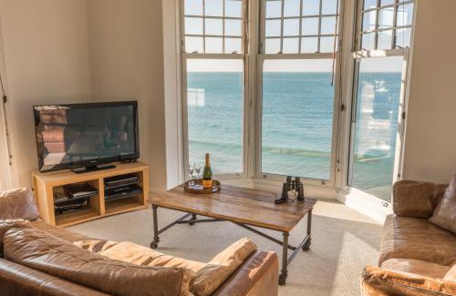 Totland Bay Apartment | Water's Edge Apartment