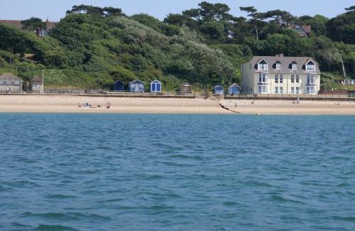 Totland Bay Apartment | Water's Edge Apartment