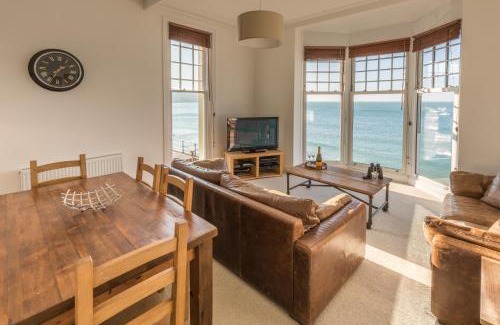 Totland Bay Apartment | Water's Edge Apartment