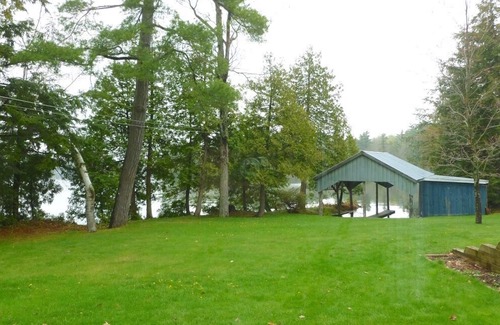Rideau Lakes House | Water's Edge- Clear Lake near Chaffey's Lock