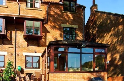 Ruswarp Cottage | WATER'S EDGE, family friendly, with a garden in Ruswarp
