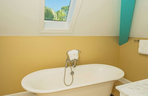 Folly Beach Bed & Breakfast | Water's Edge Inn - Adults Only