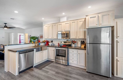 Weeki Wachee Gardens House | Water Slide, Swim Mat, Kayaks! PET FRIENDLY - Retro Weeki Wachee River!