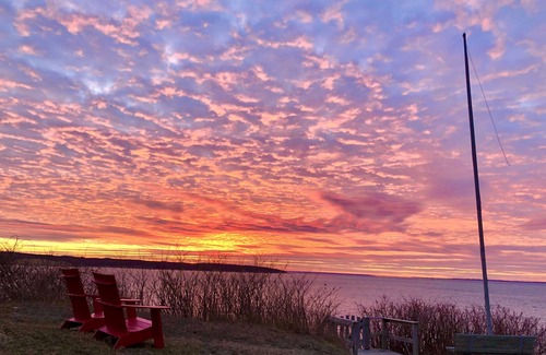 Culloden Shores Apartment | Water &Sunset views POOL mint studio Balcony SLEEP 5 walk2 beach harbor dock