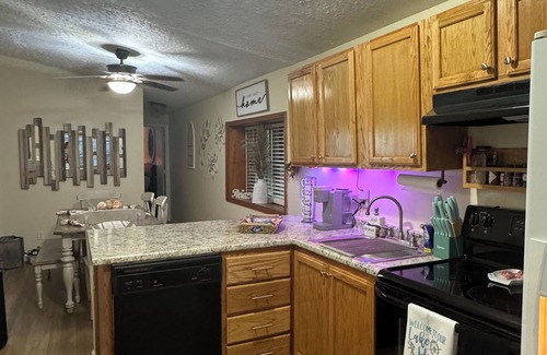 Camden House | Water view 3-bedroom house in Camden with AC and WiFi walking distance to lake