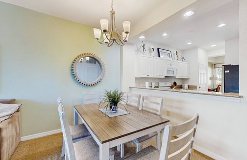 Naples Condo | Water view condo w/access to community amenities, wifi, & outdoor private patio