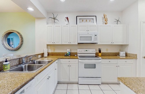 Naples Condo | Water view condo w/access to community amenities, wifi, & outdoor private patio