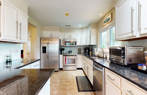 Arundel on the Bay House | Water-view escape with WFH desk & entertainer's deck - dog-friendly