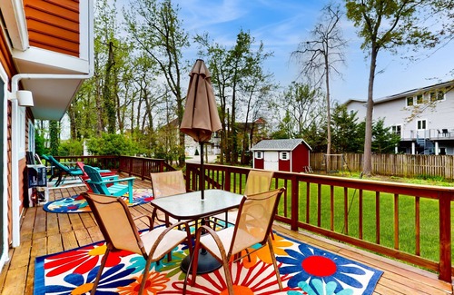 Arundel on the Bay House | Water-view escape with WFH desk & entertainer's deck - dog-friendly