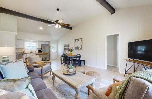 Kingsland House | Water View Hideaway