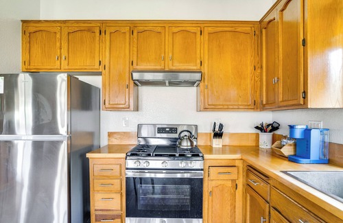 Lake Elsinore House | Water-View Home w/Hot Tub in Lake Elsinore!
