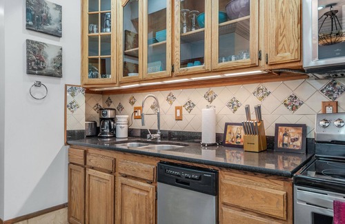 Everett House | Water view, large 2 bedroom in N Everett