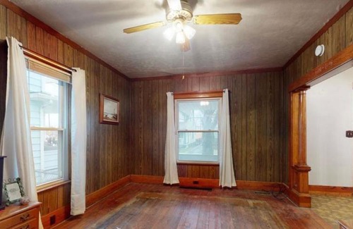 Hillsville Apartment | Water view point independent