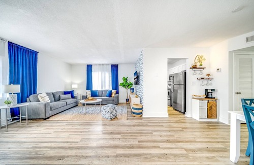 Survey Creek Apartment | Water View - Stocked - Palm Wave Says