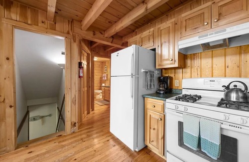 Bar Harbor Cabin | Water-View Three-Bedroom Cabin in Bar Harbor. Close to Acadia National Park & Downtown | Sleeps 10