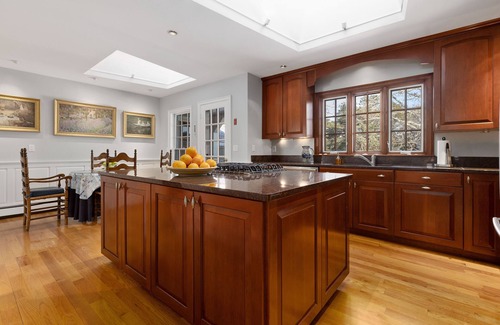 Chatham House | Water View-Walk town/beach, pets considered, Linen Option