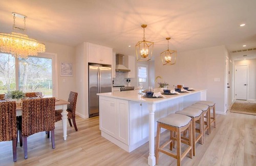 West Dennis House | Water Views, Access to Grand Cove!
