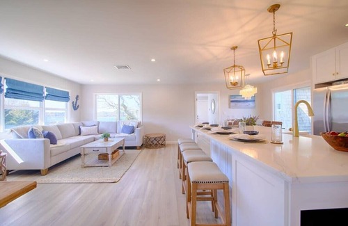 West Dennis House | Water Views, Access to Grand Cove!