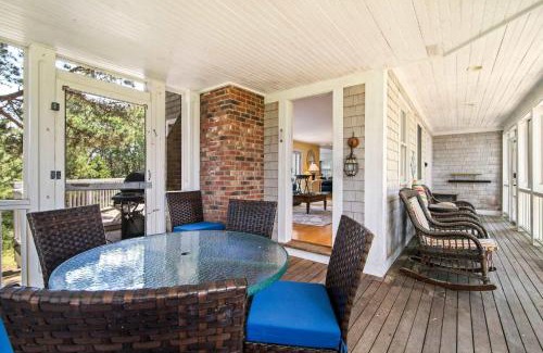 Wellfleet House | Water views great Lt Island location!