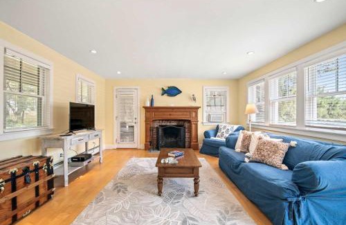 Wellfleet House | Water views great Lt Island location!