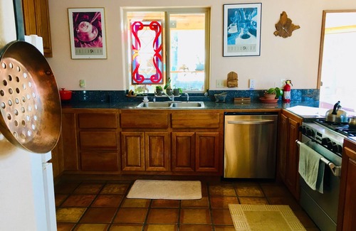 Altamont House | Water, Wings & Wine