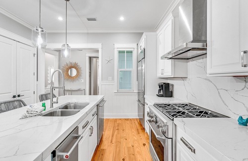 Forest District House | WATERCOLOR ACROSS FROM POOL! 4/4 SLEEPS 10! 6 SEATER GOLF CART!