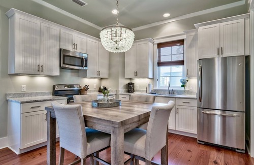 Watercolor House | Watercolor Carriage House- King Bd -2 Bikes-300 Yards to Frog Pool/Seasonally Heated