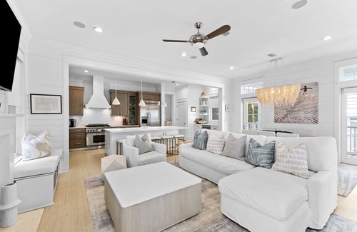 Watercolor House | WaterColor! Carriage House, Pool, LSV, Bikes! Next to Camp WaterColor Waterpark!