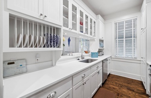 Cottage District House | WaterColor! Steps to Seaside, WC Tennis! LSV & 2 Bikes Included! Secluded but