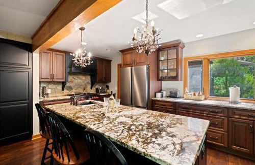Lynn House | Waterfall escape With Firepit and Outdoor Kitchen