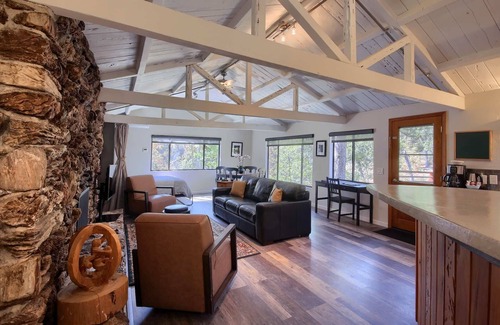 Oakhurst House | Waterfall House-Riverfront-BBQ-sleeps Four
