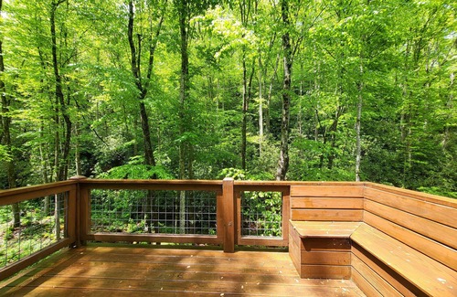 Lake Nantahala House | Waterfalls, Hot Tub, WiFi, Fire Pit, Decks, 40 acres + National Forest
