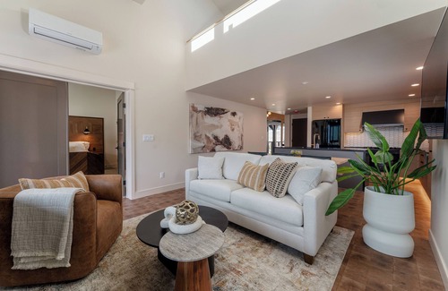 Wapato Point Condo | Waterfont Luxury- Yacinde B3