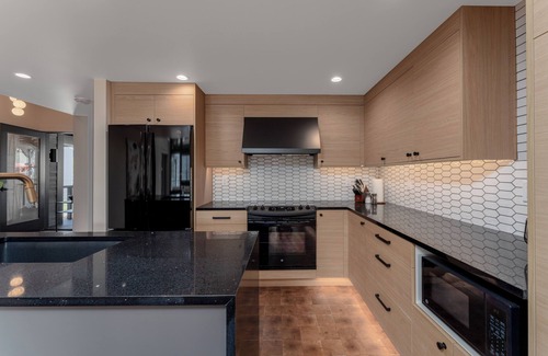 Wapato Point Condo | Waterfont Luxury- Yacinde B3