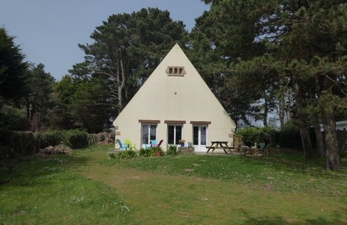 Sainte-Helene House | Waterfront House with Large Garden, 3 Bedrooms, Pet-Friendly
