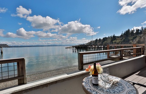 Langley Condo | Waterfront 1 bedroom condo - private deck offering spectacular views