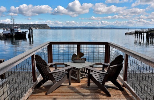 Langley Condo | Waterfront 1 bedroom condo - private deck offering spectacular views