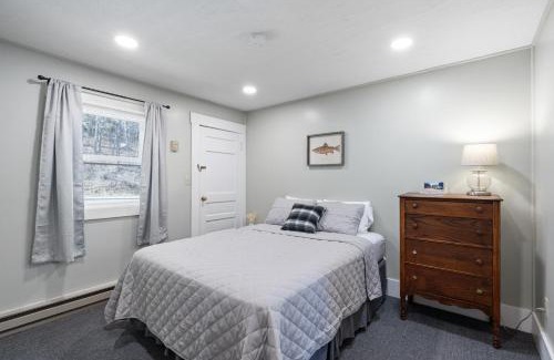 Holderness House | Waterfront 2 bedroom at squam (Suite 11)