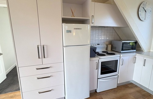 Dunedin Apartment | Waterfront 2-bedroom apartment with AC in Dunedin
