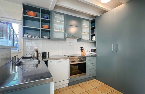 Akaroa Apartment | Waterfront 2-Bedroom Harbour View Apartment