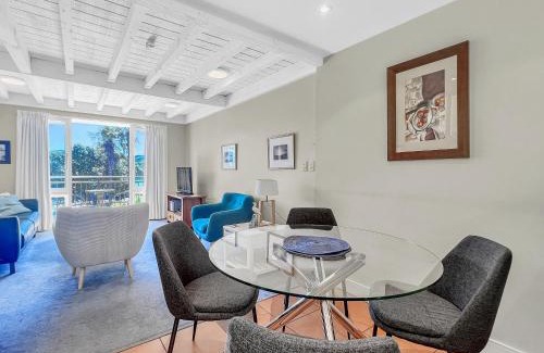Akaroa Apartment | Waterfront 2-Bedroom Harbour View Apartment